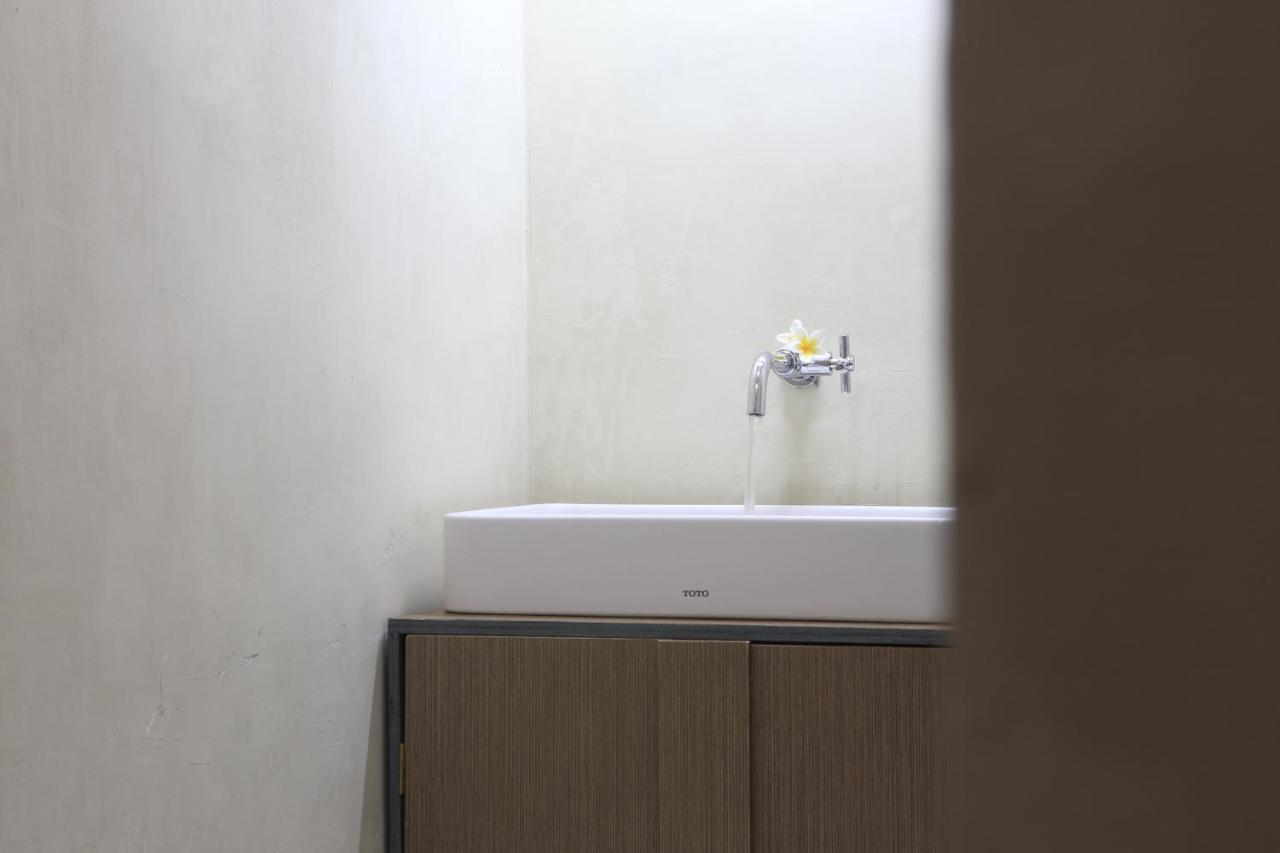 Hostel Aru House *